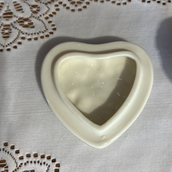 Vtg,International Silver Co. Porcelain Heart Shape White Roses BoxChristmas Gift - Picture 8 of 10